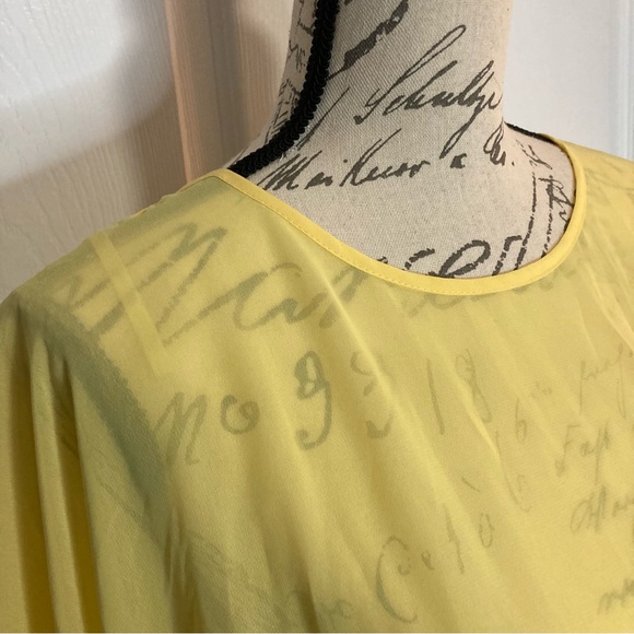 Bisou Bisou Sheer Cropped Wide Bell Sleeve Too - Picture 2 of 11